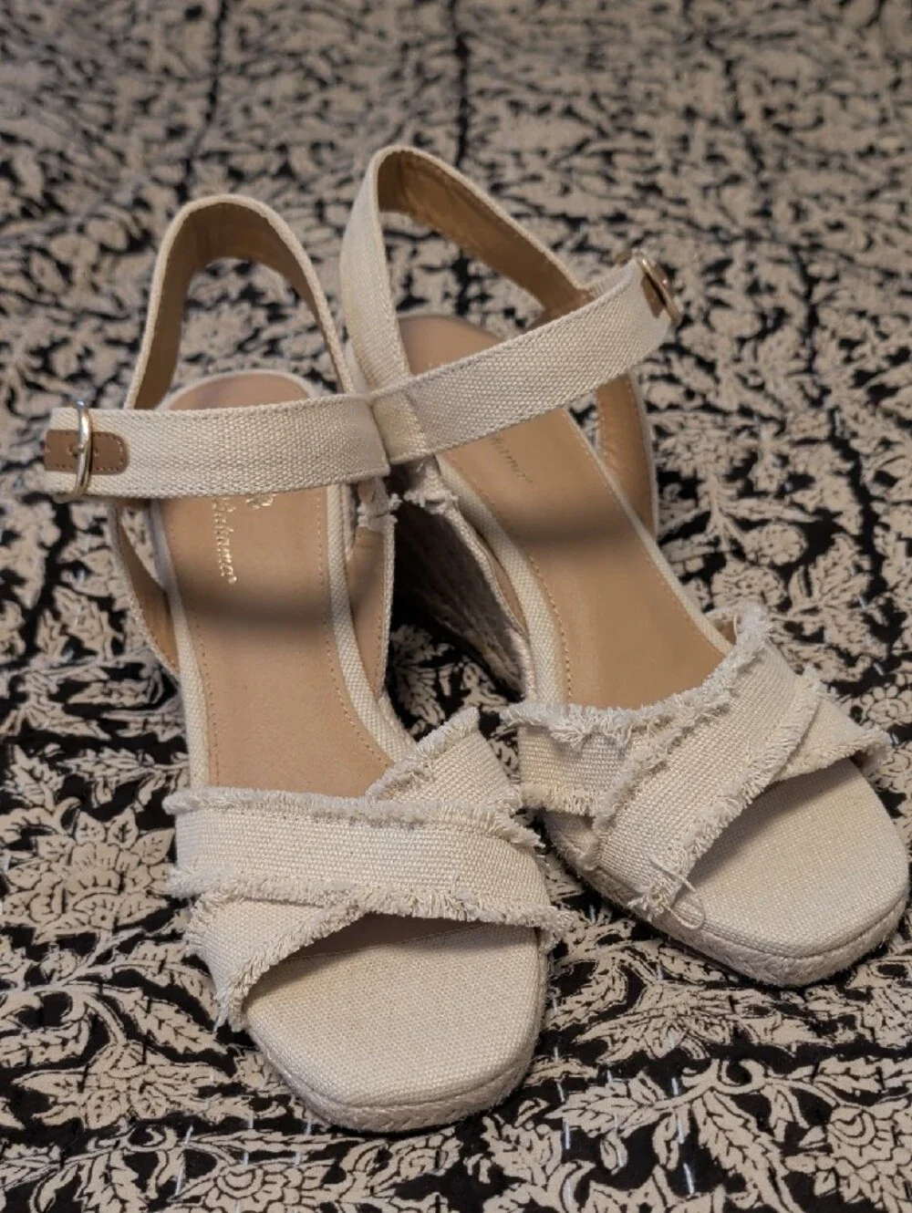 N/A stylish cream